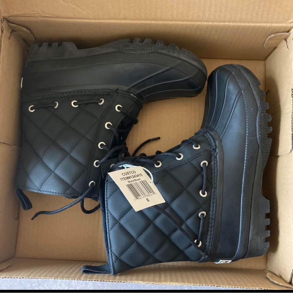 Black winter lace up Sperry boots.